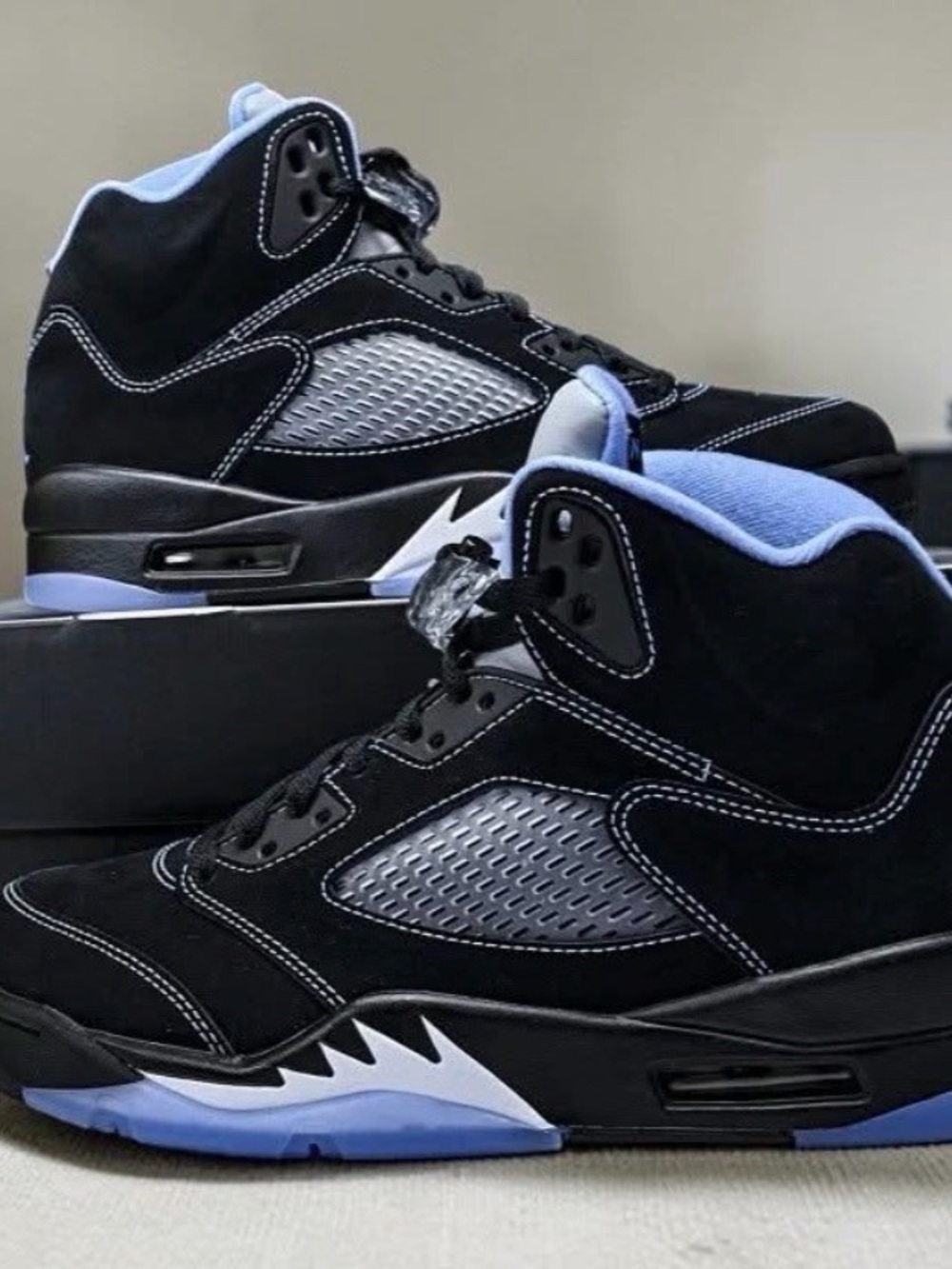 Jordan Men's Black and Light Blue High-Top Sneakers